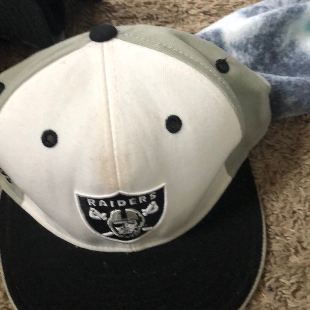 Hat. For 2 buck